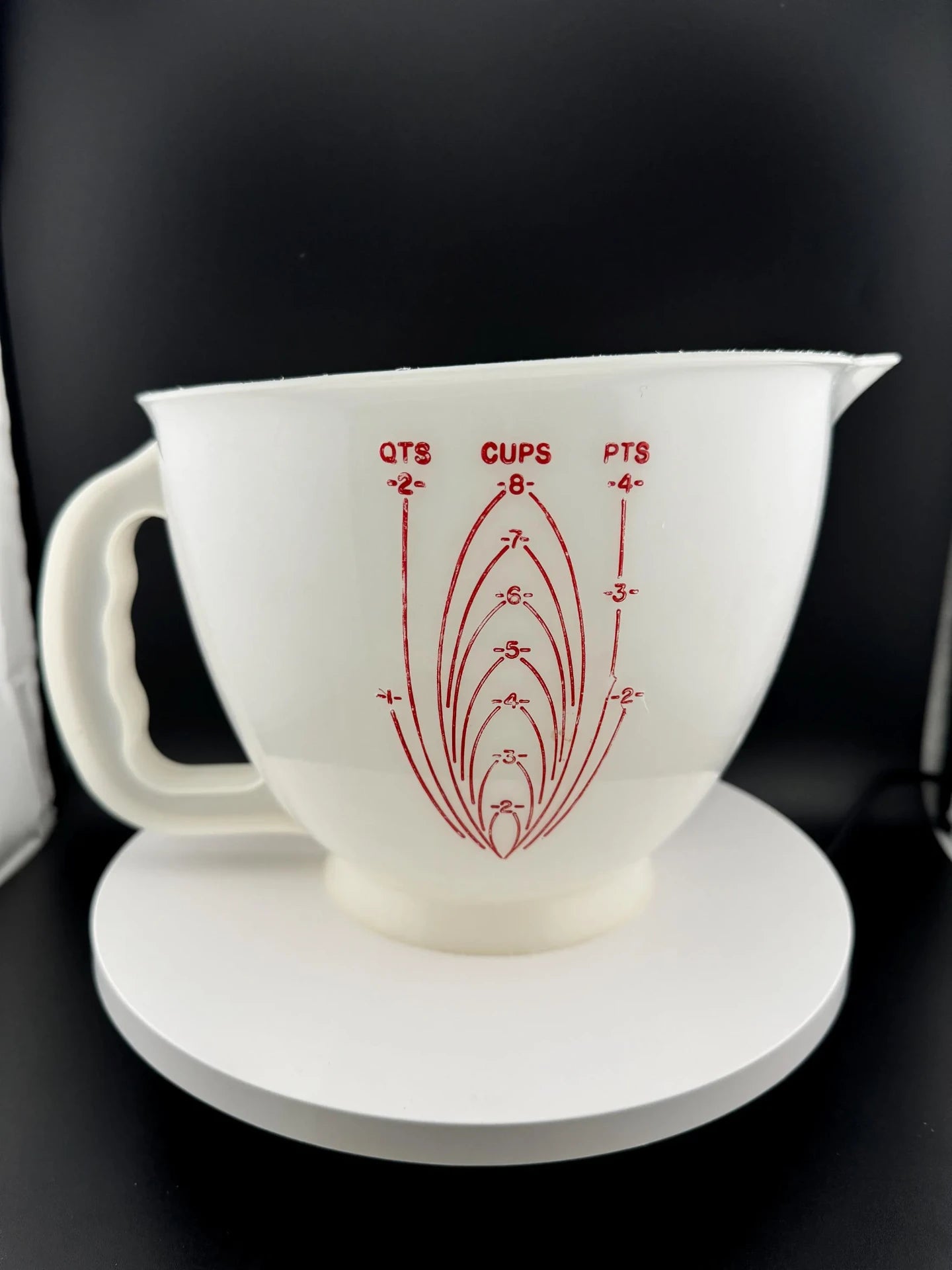 Vintage Tupperware 8C Measuring Cup