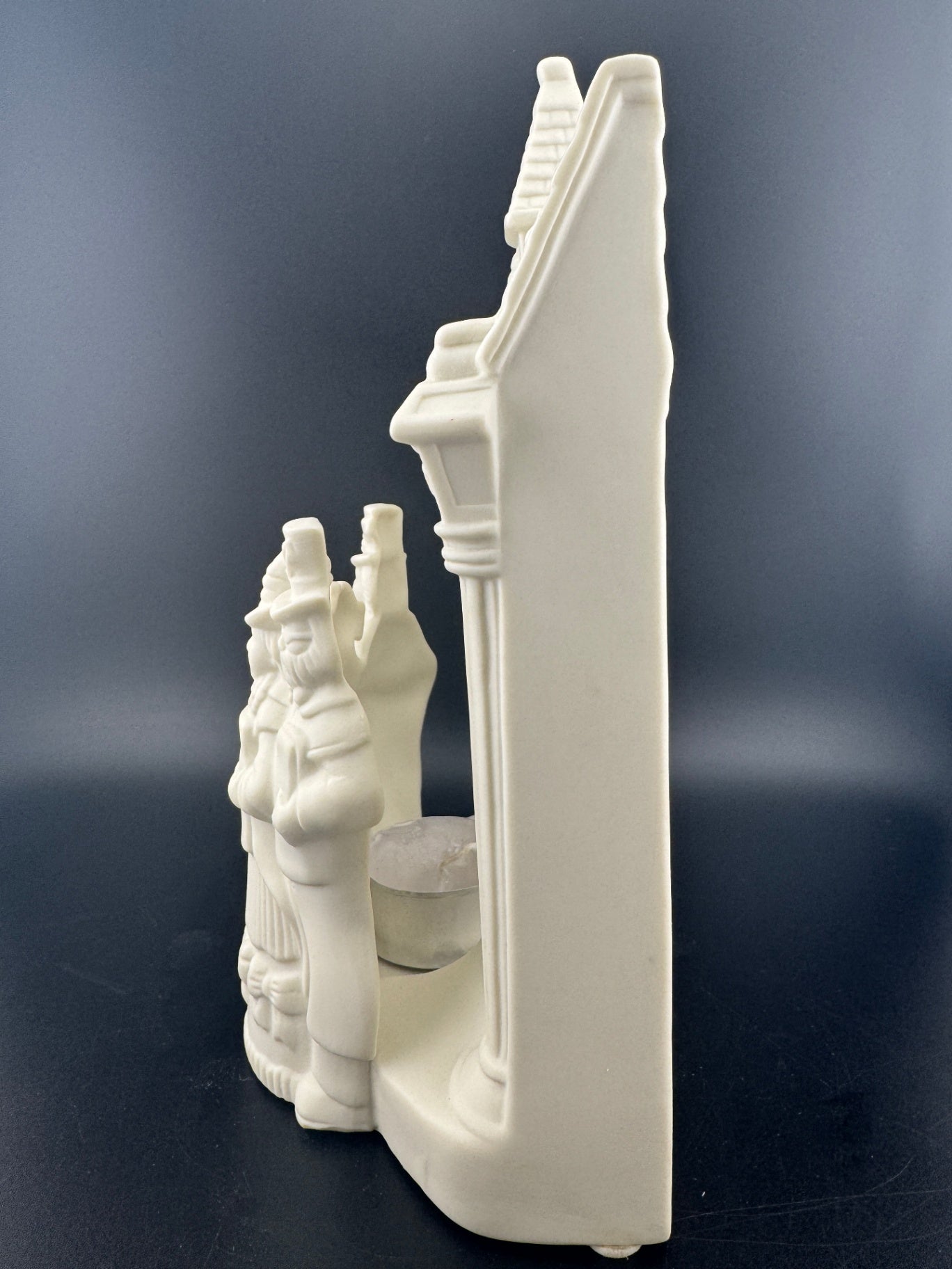 Discontinued PartyLite P0204 - Village Carolers