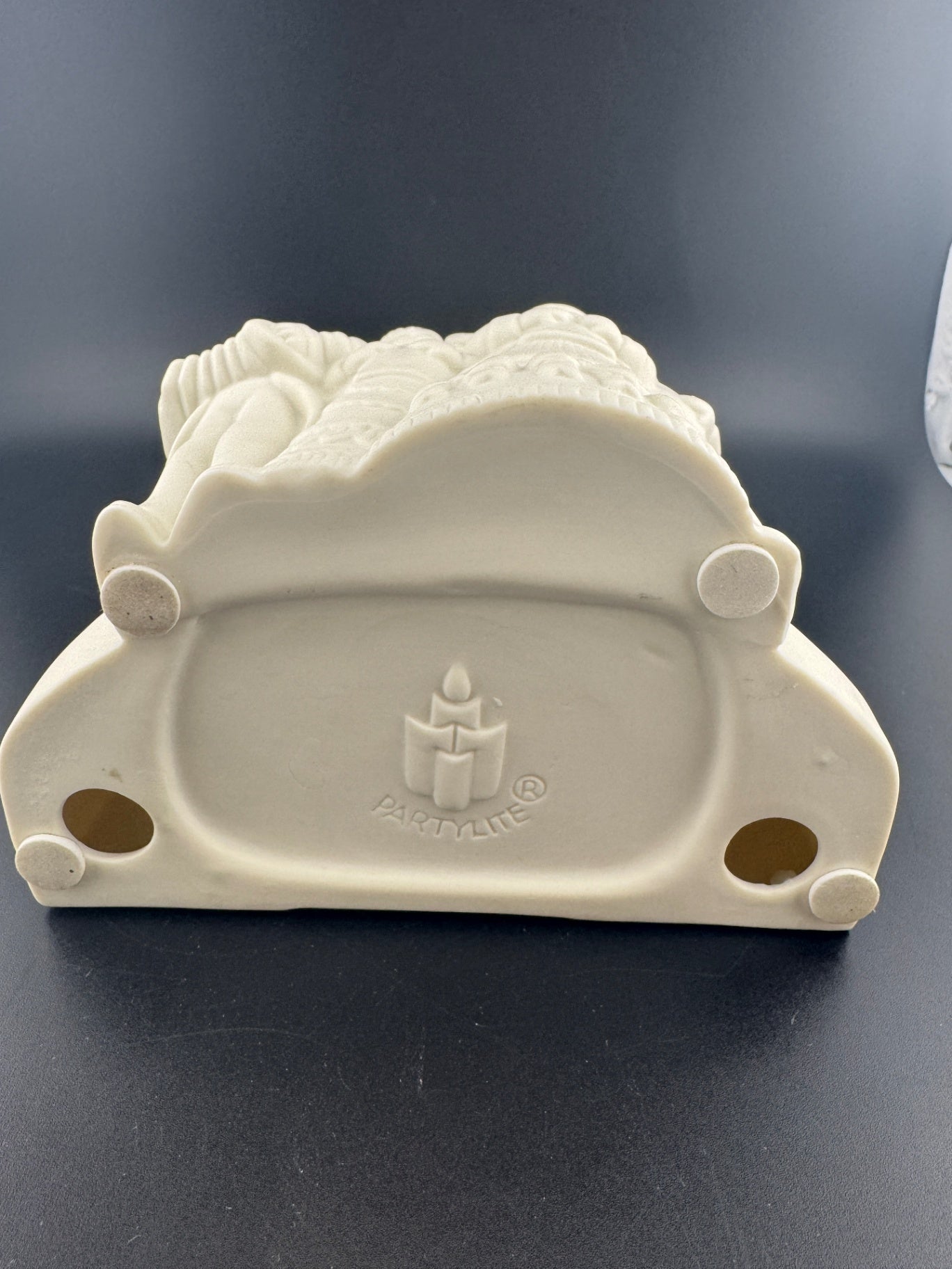 Discontinued PartyLite P0204 - Village Carolers