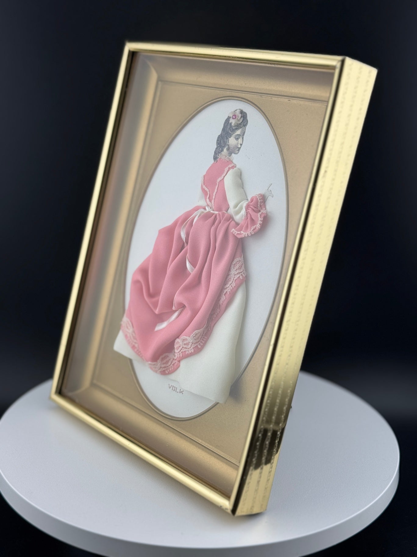 Victorian Woman Diorama - Pink