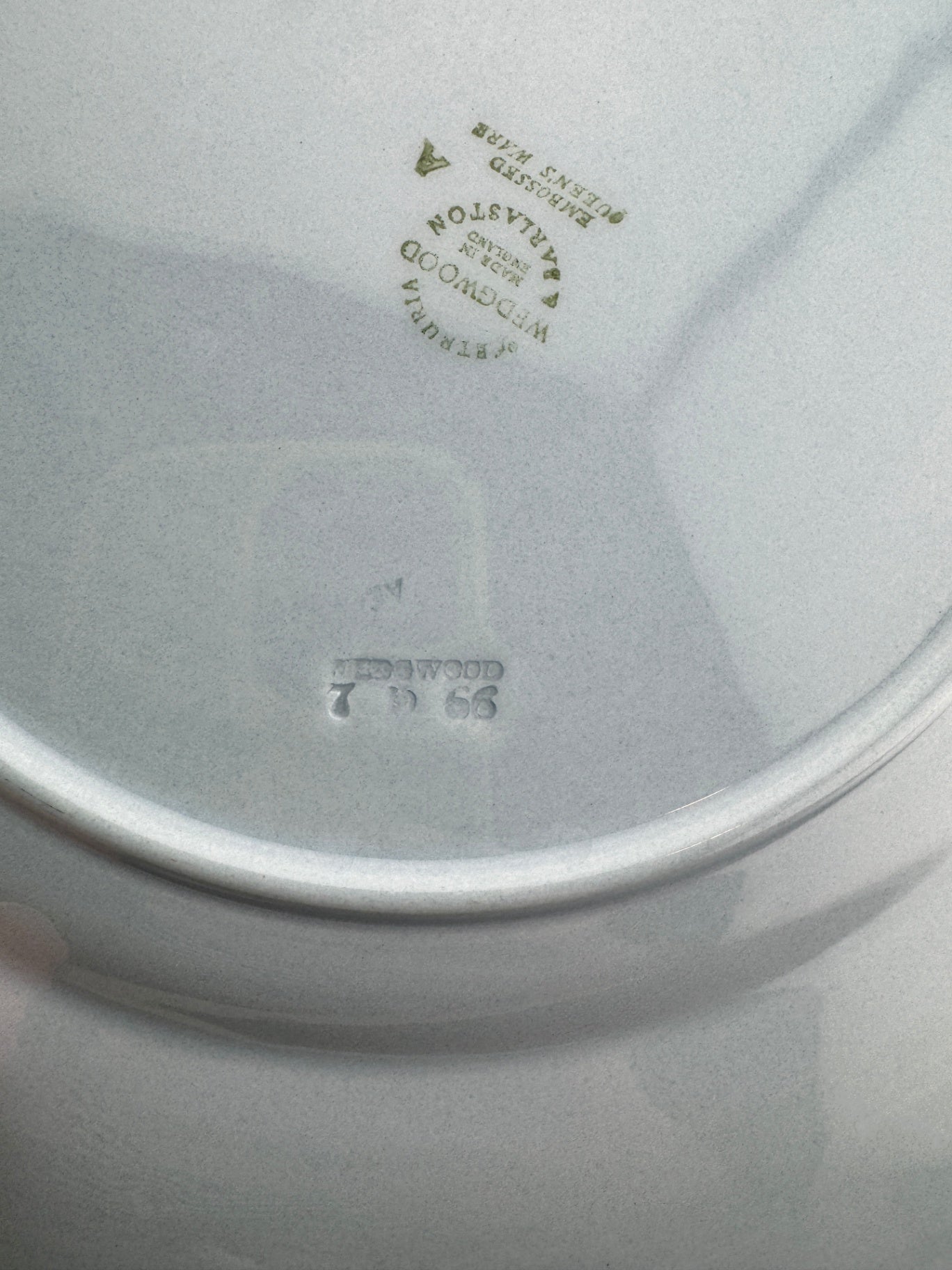 Wedgewood Queen's Ware Cream on Lavender 10.5" Plate - Set of 5