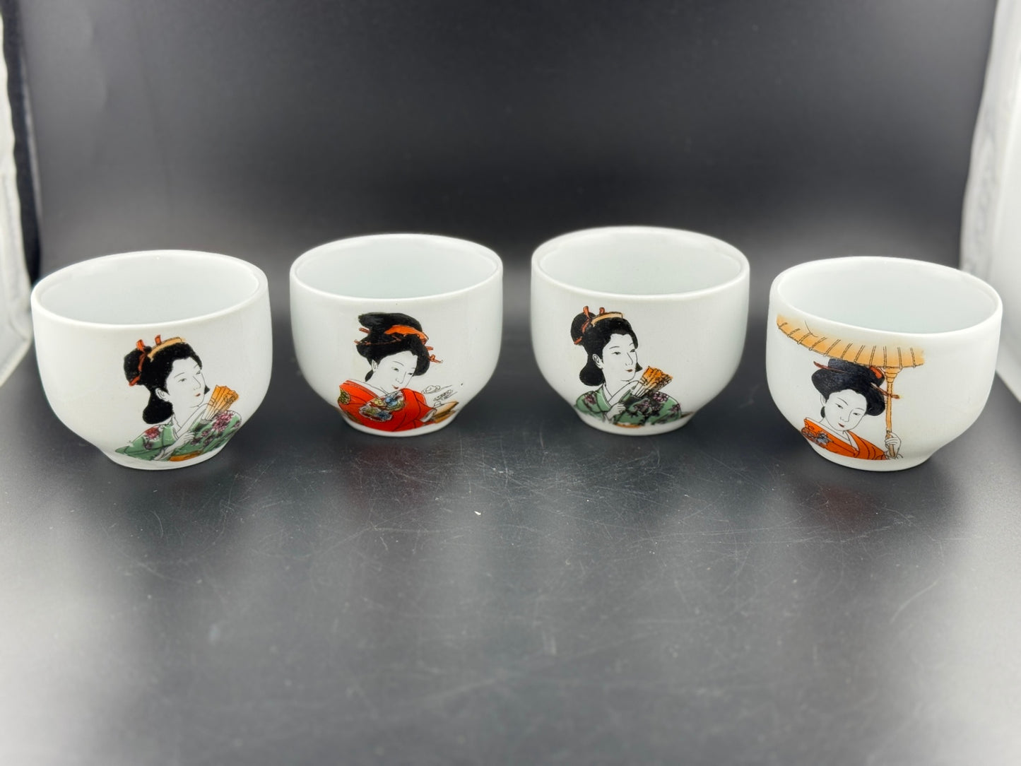 Geisha Tea Set - Teapot with Four Cups