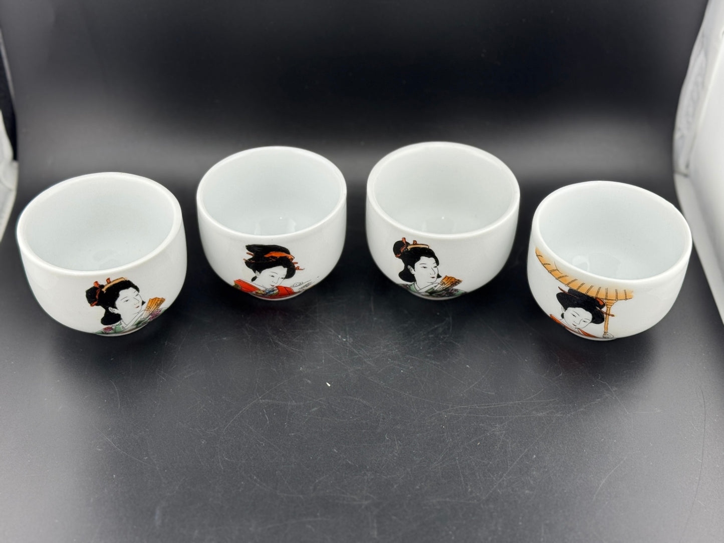 Geisha Tea Set - Teapot with Four Cups