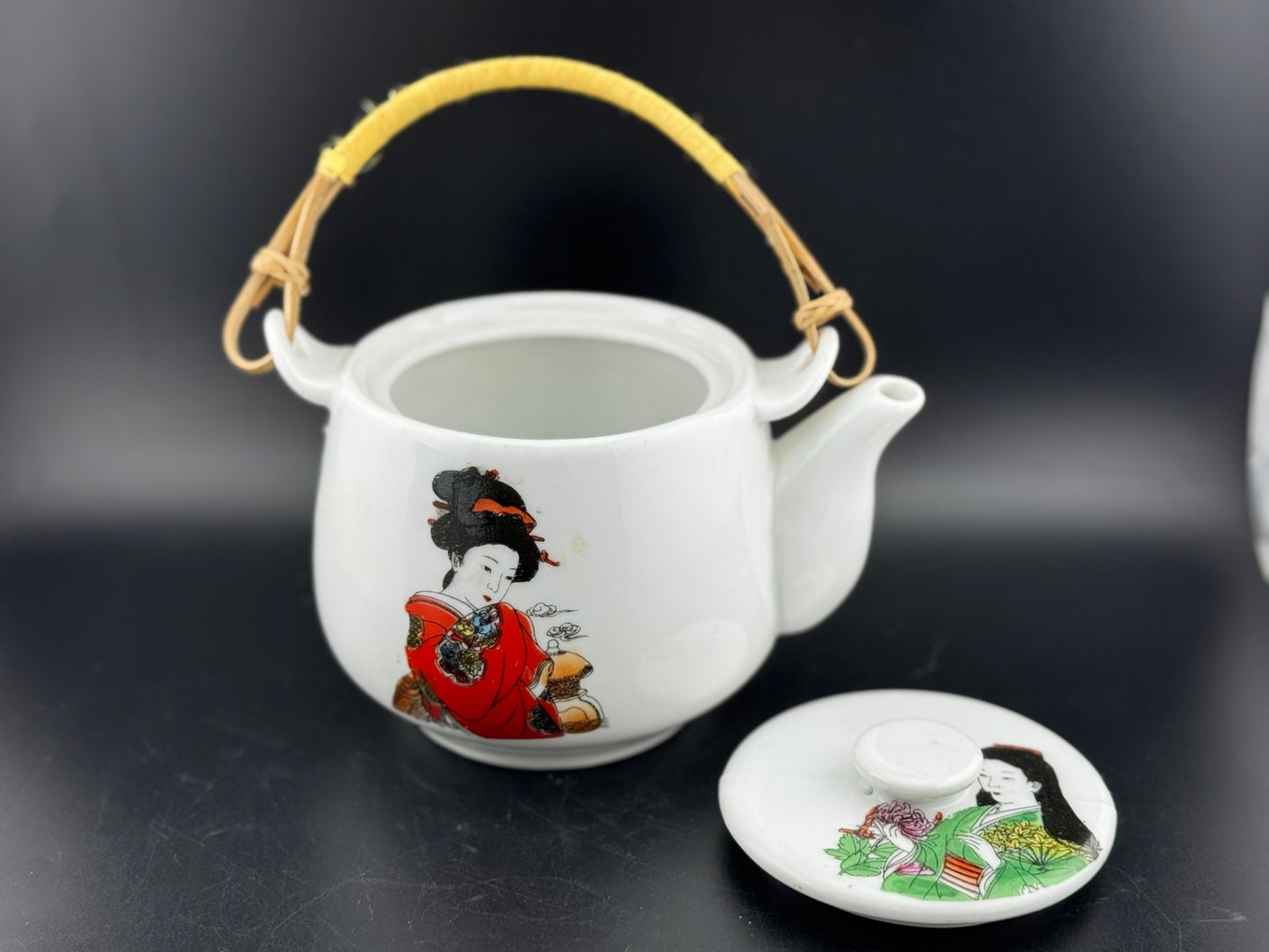 Geisha Tea Set - Teapot with Four Cups