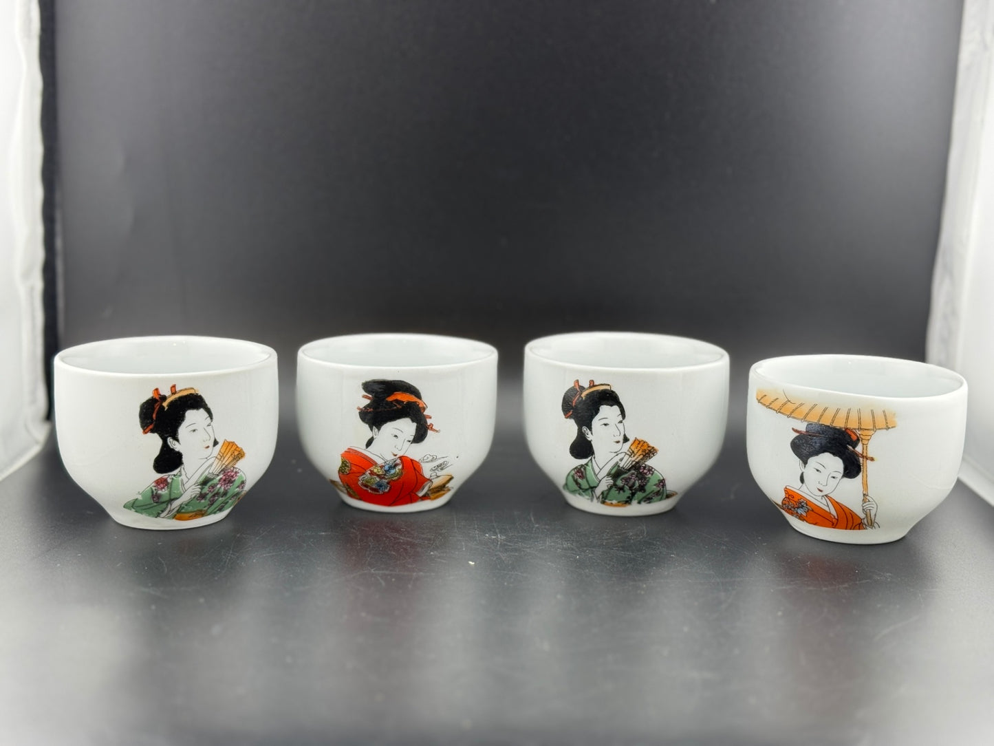 Geisha Tea Set - Teapot with Four Cups