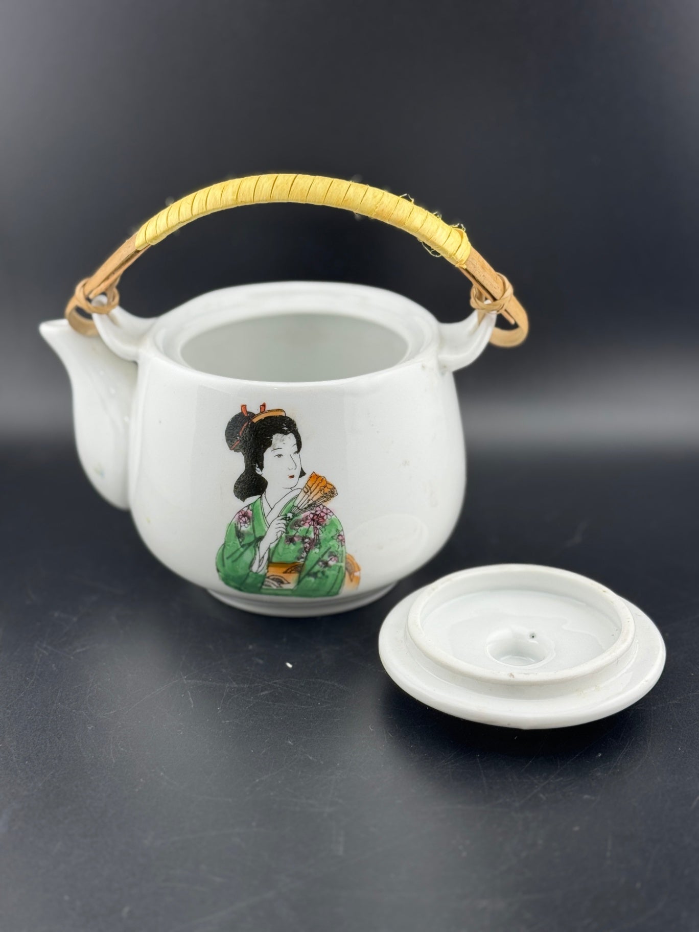 Geisha Tea Set - Teapot with Four Cups