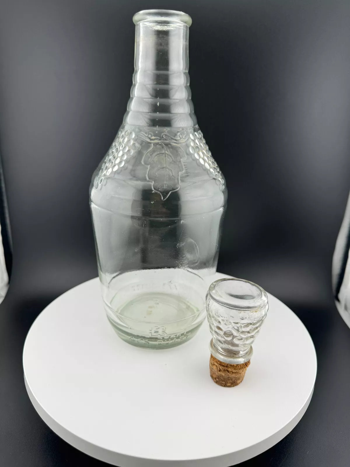 Vintage Grape Pattern Clear Glass Decanter Bottle with Stopper Empty Bottle