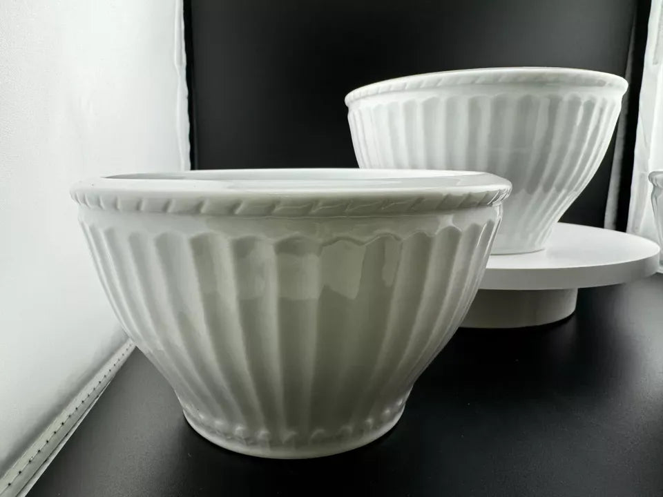Coventry Bowl Parthenon Pattern White in Excellent Condition