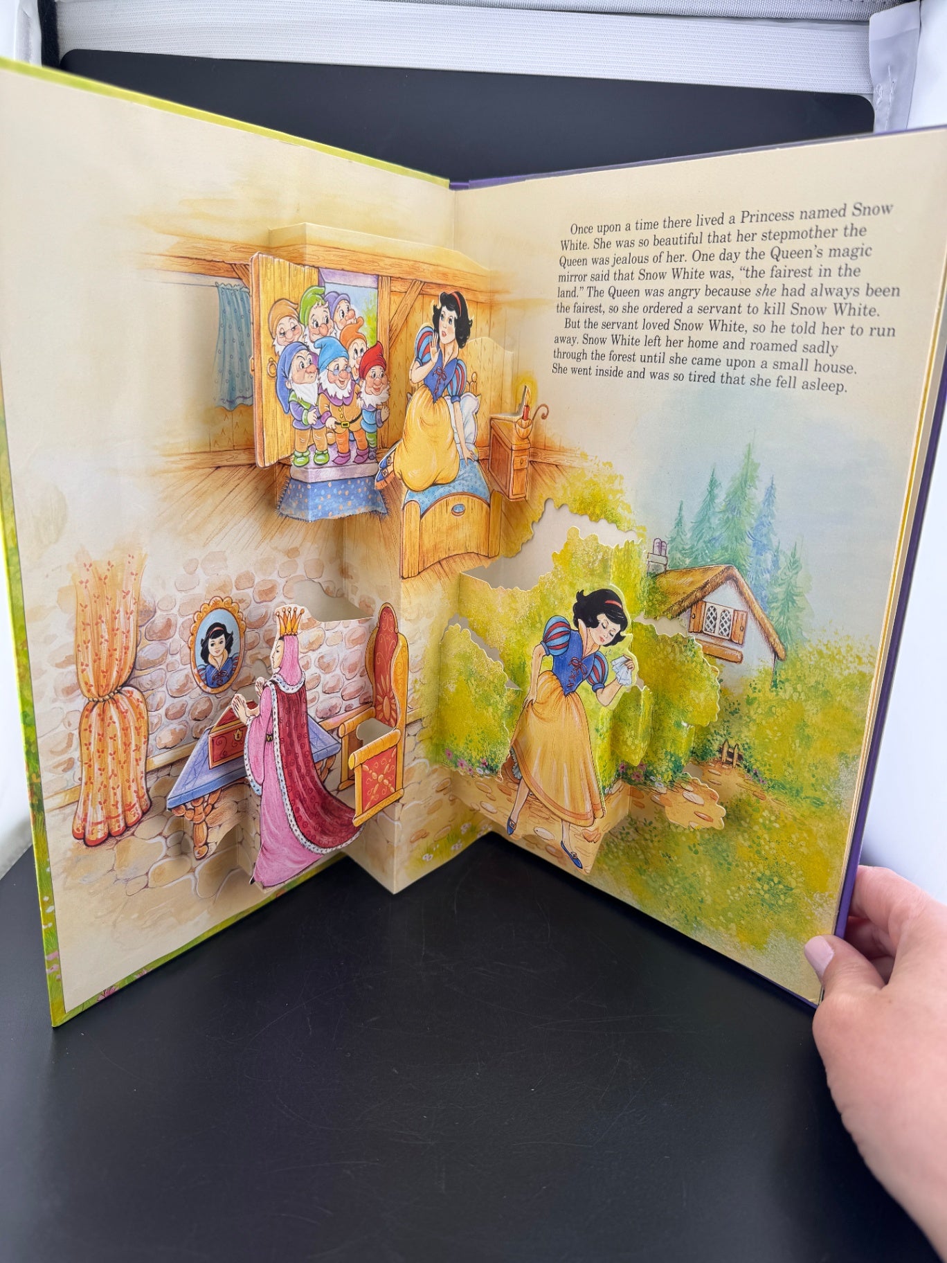 Snow White and the Seven Dwarfs - A Pop-Up Book