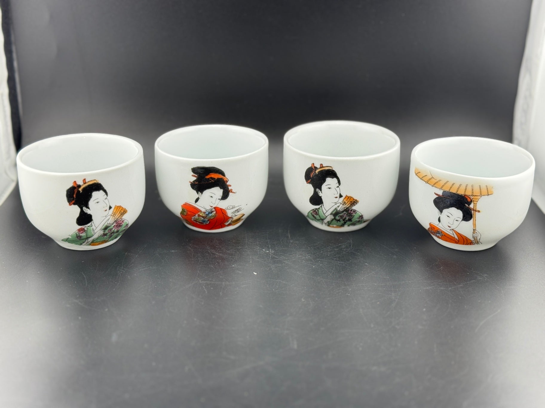 Geisha Tea Set - Teapot with Four Cups
