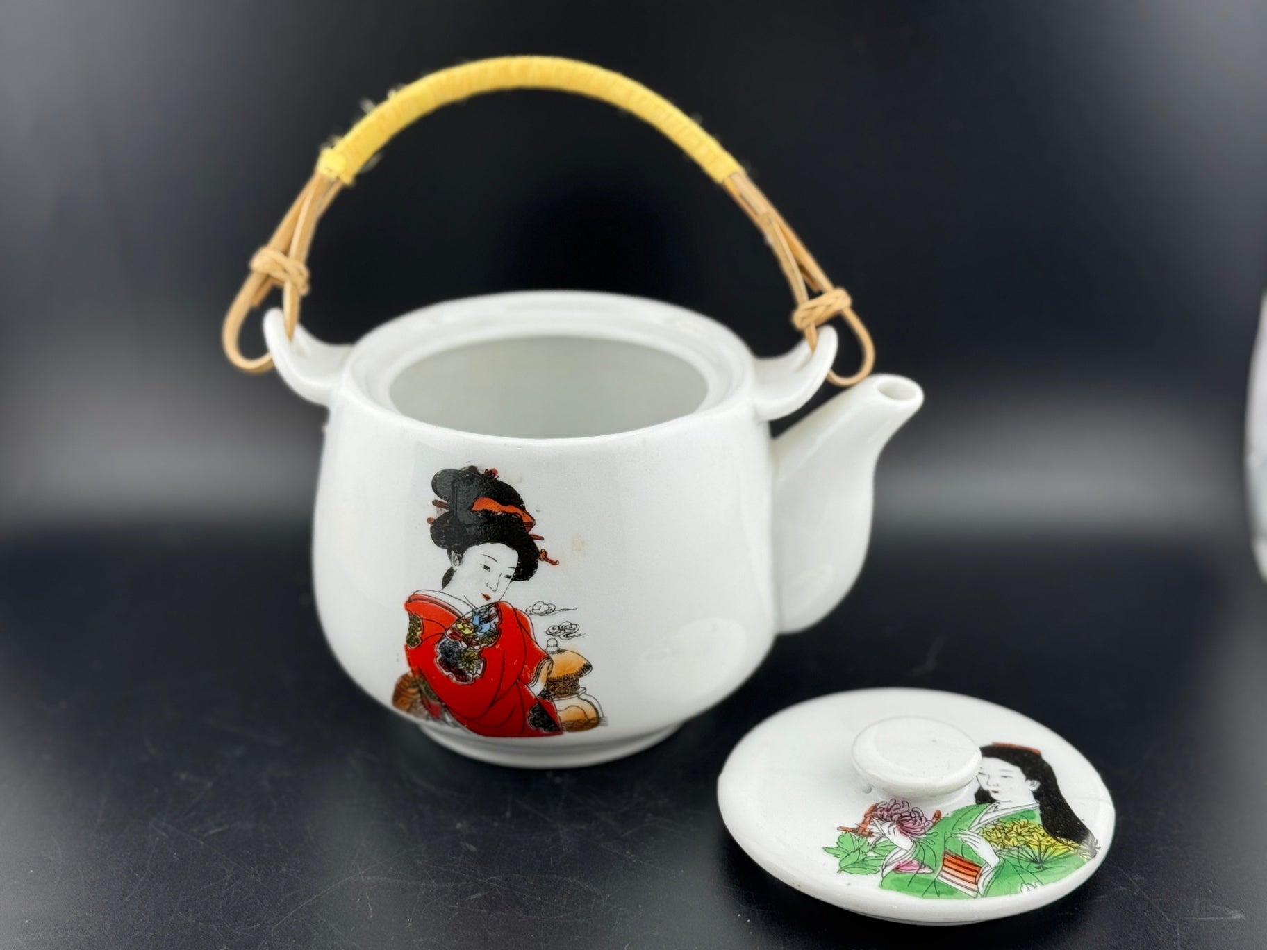 Geisha Tea Set - Teapot with Four Cups